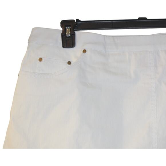 HEARTS OF PALM Plus Size Essentials Tech Stretch Pencil Skort in White - Picture 4 of 5